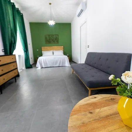 Monca's House Bed & Breakfast