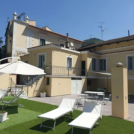 Monca's House Bed & Breakfast 2*